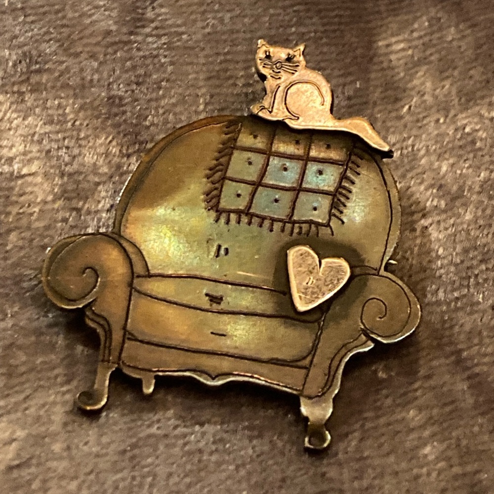 Cat on chair brooch